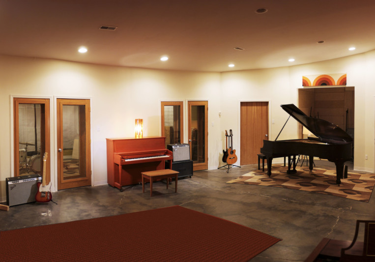 Oranjudio Studio's on SoundBetter