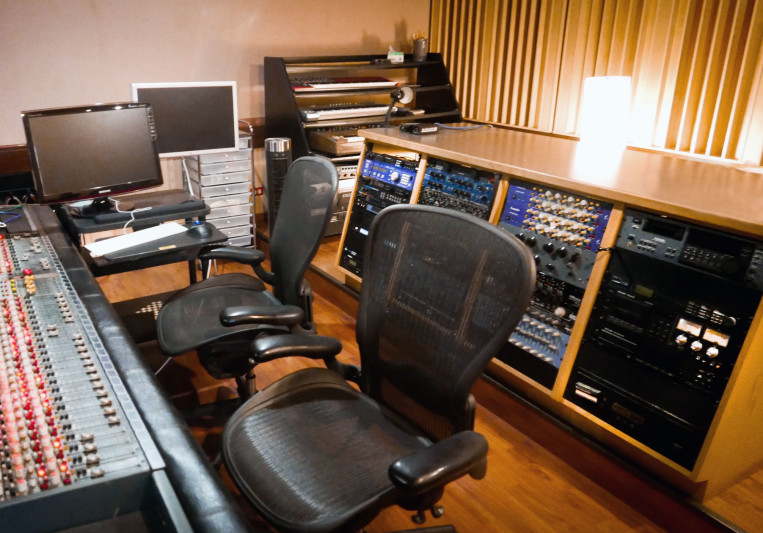 Midilab Studios on SoundBetter