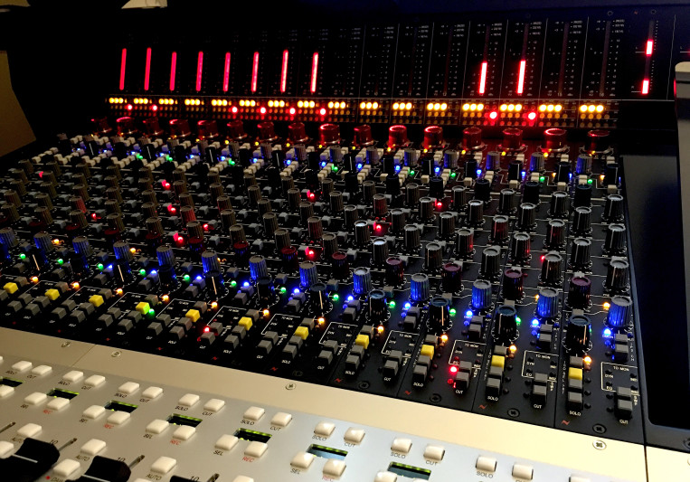 Hawker Studio on SoundBetter