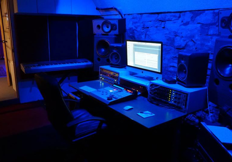 MVee (Michel Villeneuve) on SoundBetter