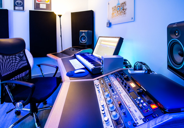 Hot Money Studios on SoundBetter
