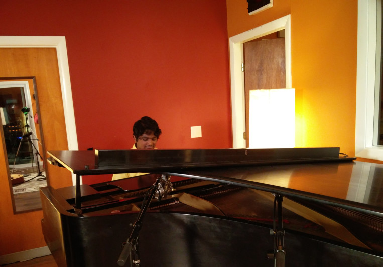 Santosh Baynes on SoundBetter