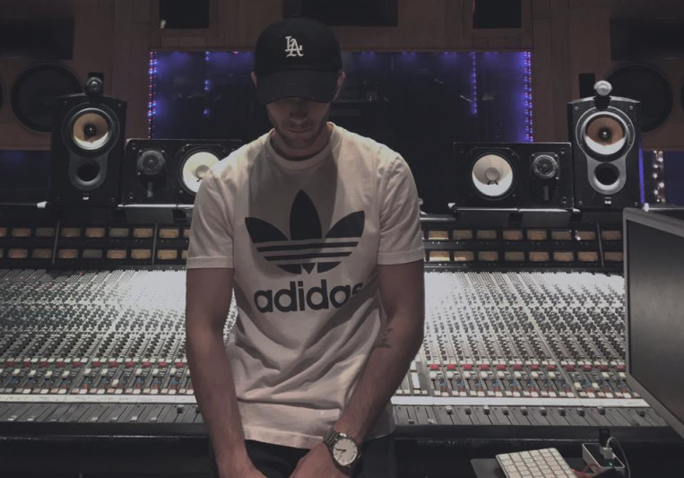 Chris Dennis on SoundBetter