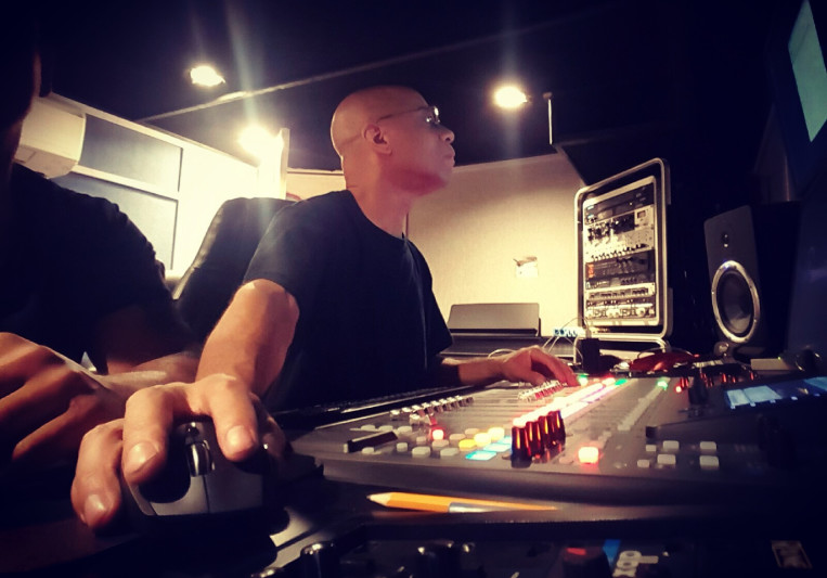 Dennis Mitchell on SoundBetter