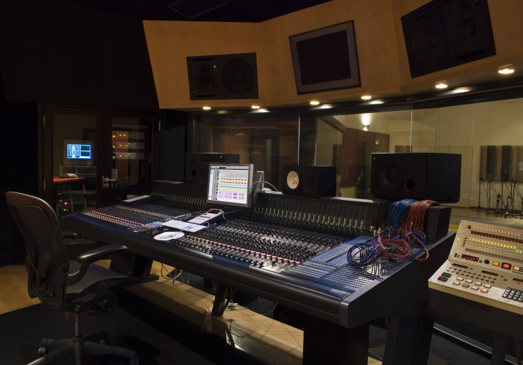 Santito Studio on SoundBetter