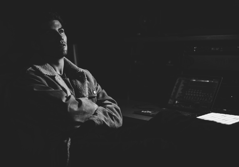 <>><>>><>>>>><<<>>> on SoundBetter