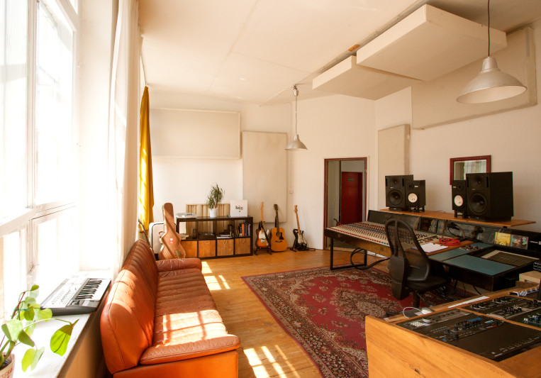 Bakermoon Studios on SoundBetter
