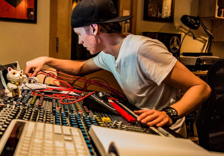 Alex Almquist on SoundBetter
