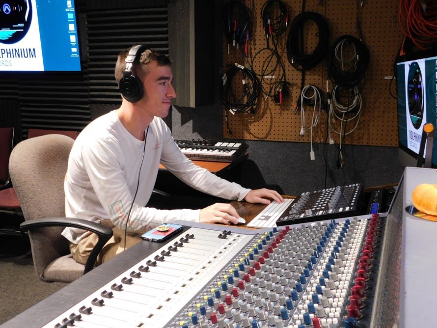 Gabe Angelo Pop/EDM mixing engineer Jacksonville SoundBetter