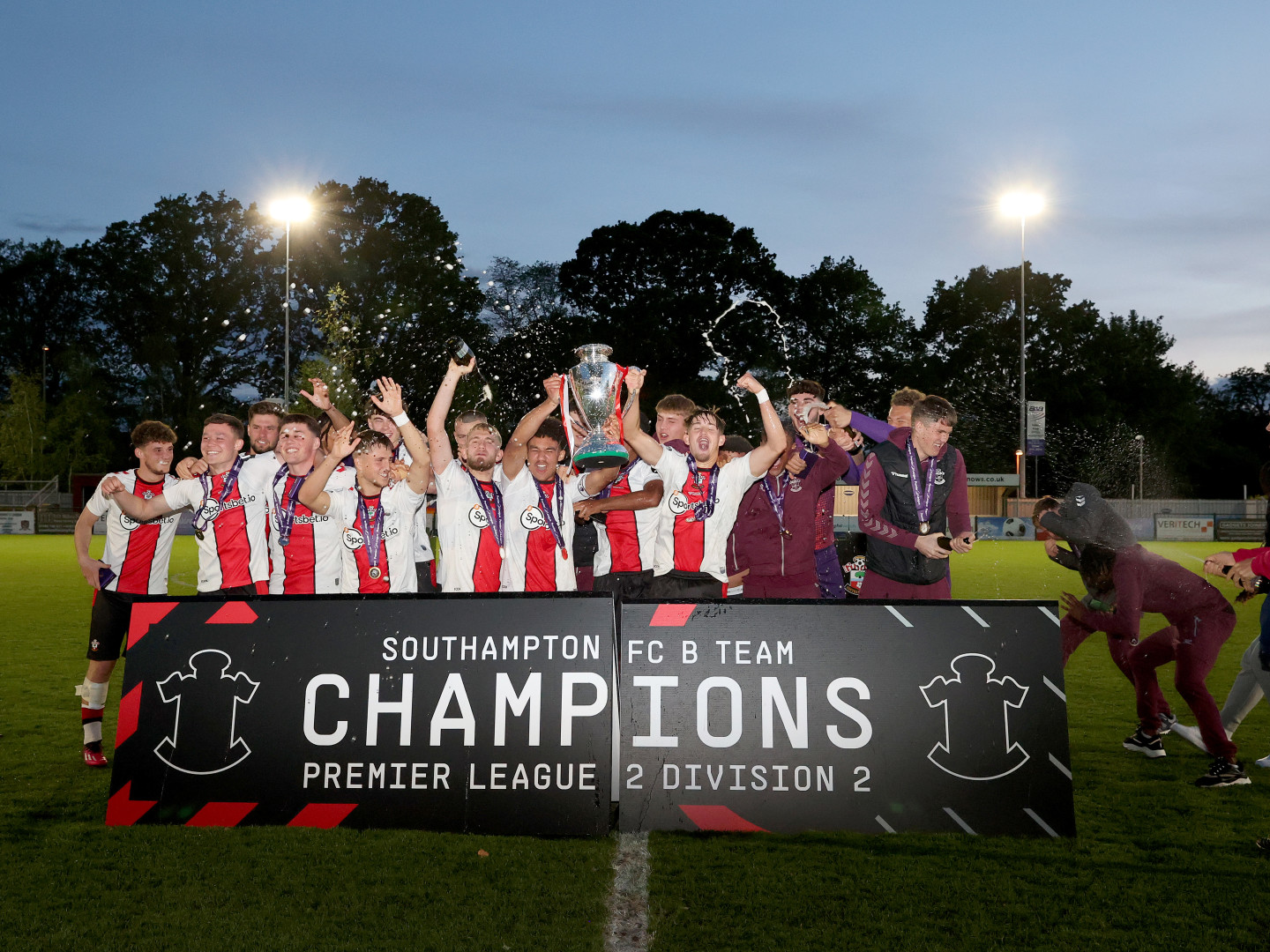 2022-23/B Team/20230428 Southampton B Team win PL2 Division 2/20230510 Trophy Lift/20230510_Bteam_PL2_Trophy_lift_028_f3a46b