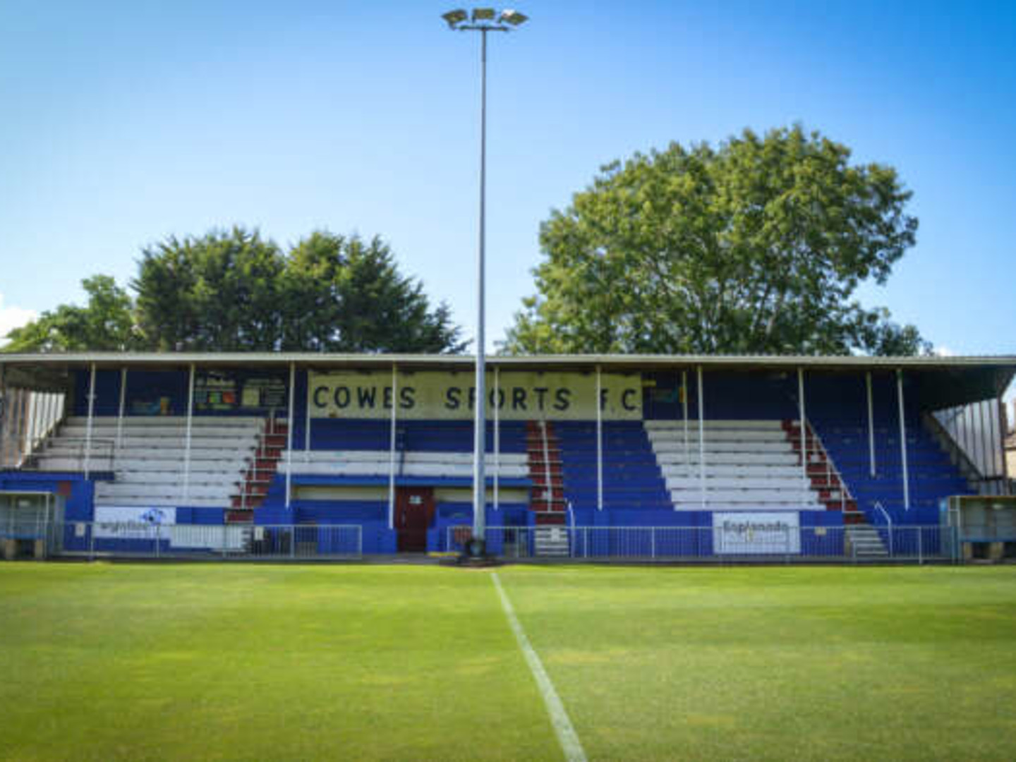 2023-24/Other/Stadiums/U21s/Cowes_Sports_FC_Westwood_Park_Day_ocpsu9