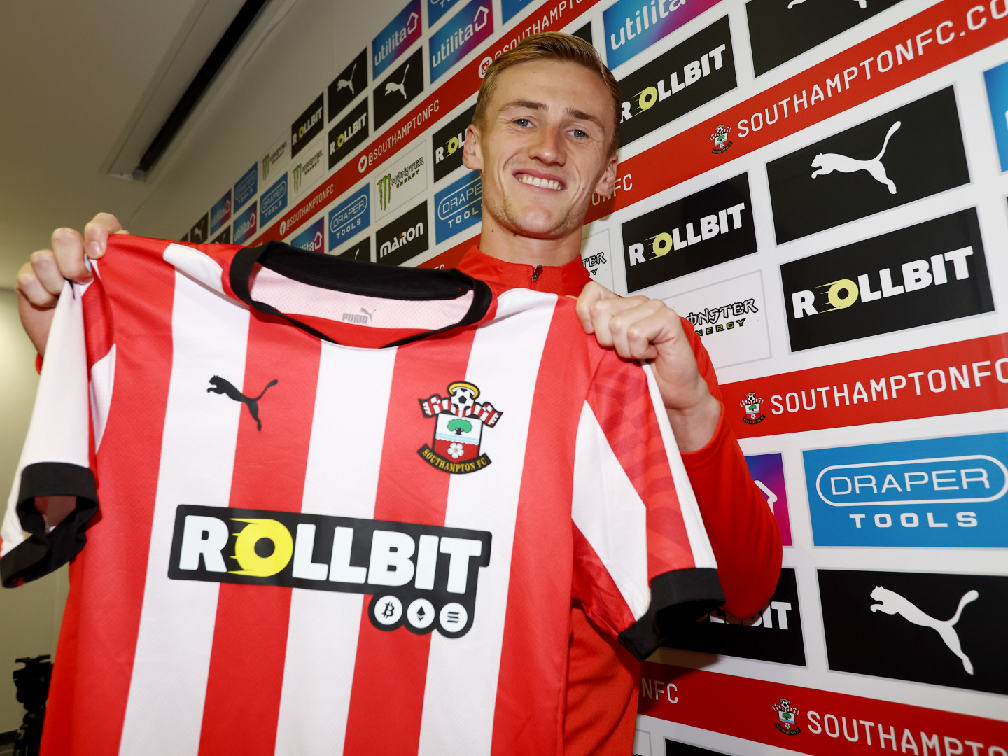 2024-25/Signings/Flynn Downes/20240716_FlynnDownes_011_tjz5jq