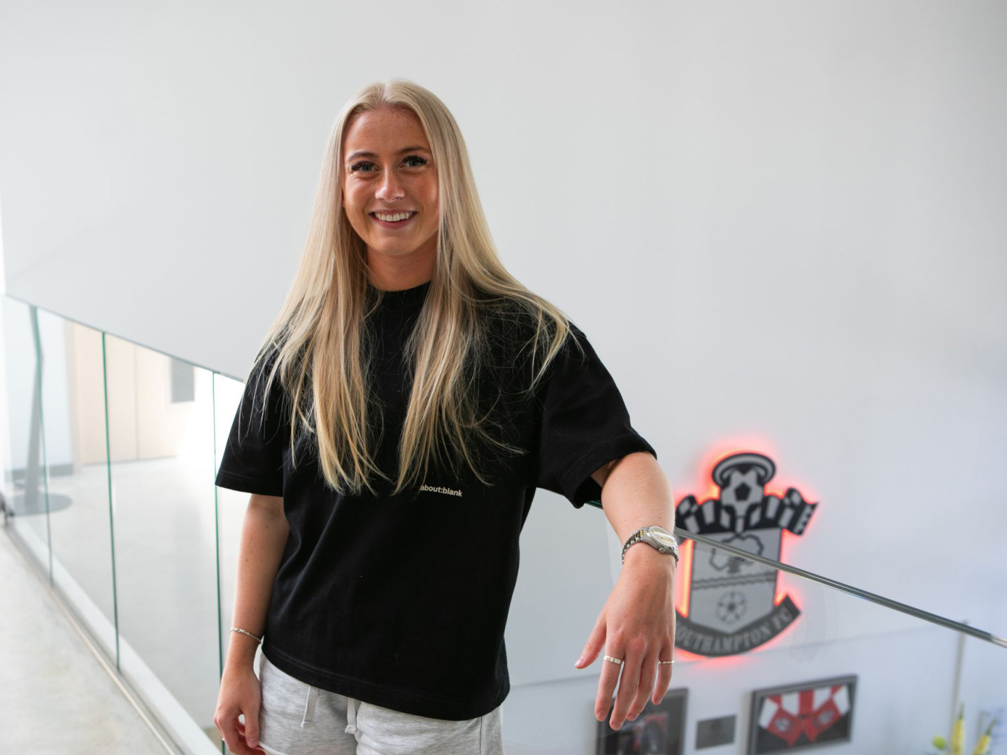 2024-25/Women's Team/Signings/Freya Gregory/20240627_Freya_Gregory_Signing05_twnhet