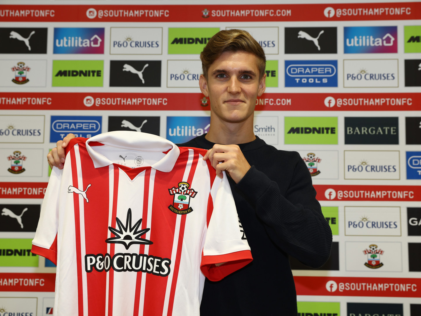 2025-26/Signings/Elias Jelert/20150831_EliasJelert_011_xut5e1