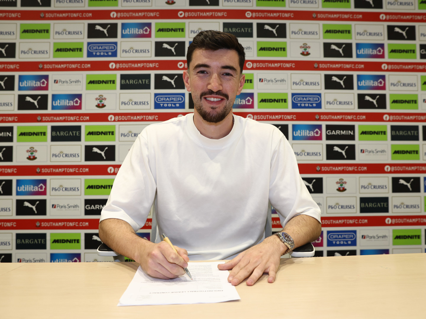 2025-26/Signings/Finn Azaz/20250828_FinnAzaz_003_e9fhhc