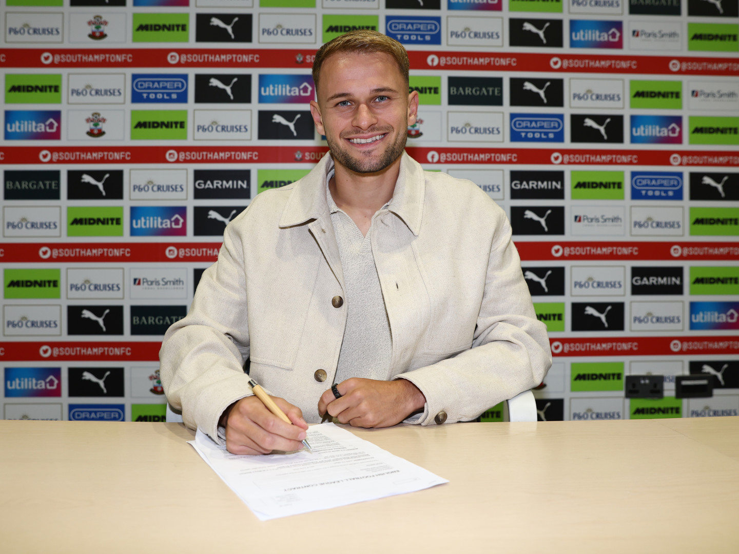 2025-26/Signings/Leo Scienza/20150901_LeoScienza_012_wthdz0