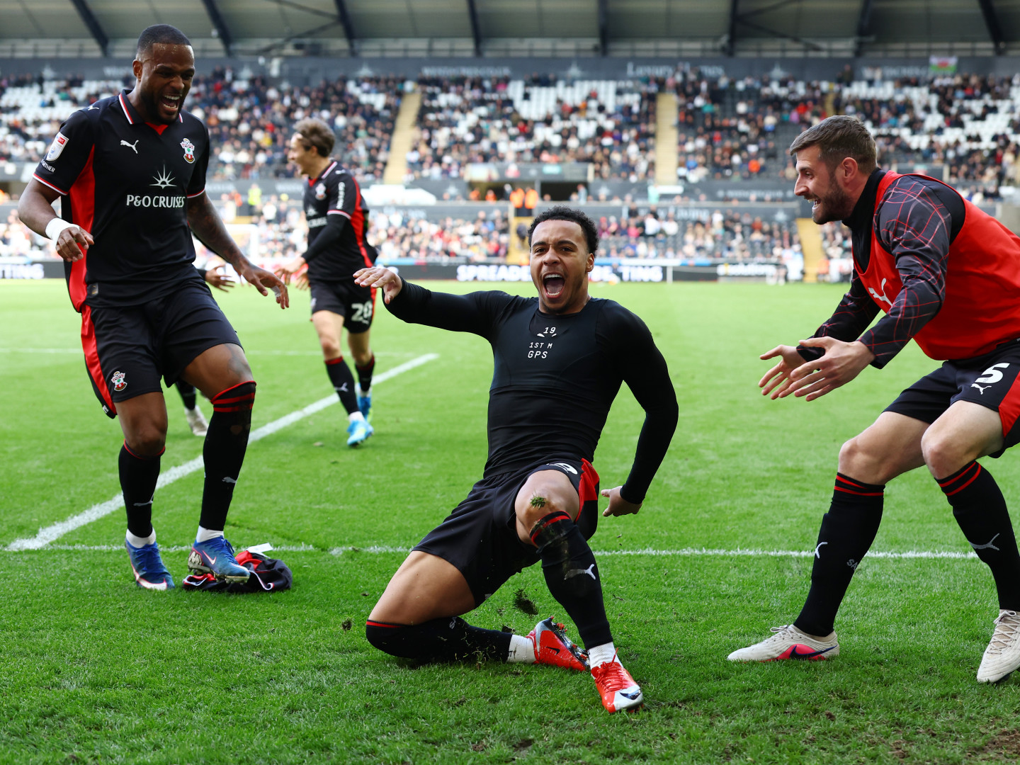 Live Matchday Images/2025-26/20260418 Swansea vs Southampton/106A5553_lV6fk0Qa_20260418045531_xhymwl