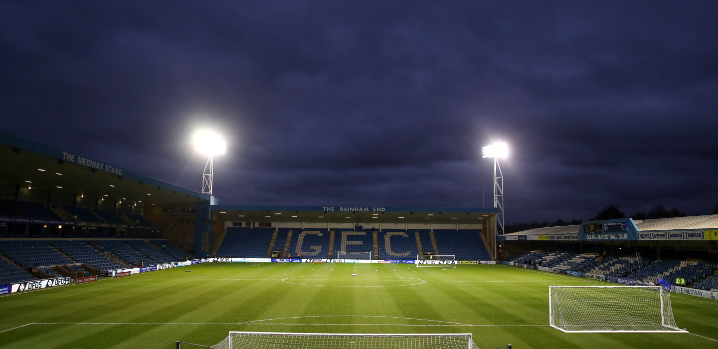 2023-24/Other/Stadiums/Gillingham_Priestfield_Stadium_Night_rnmnqo