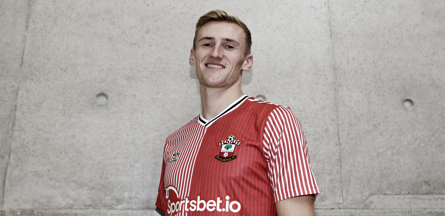 2023-24/Signings/Flynn Downes/20230821_FlynnDownes_020_ldohtr