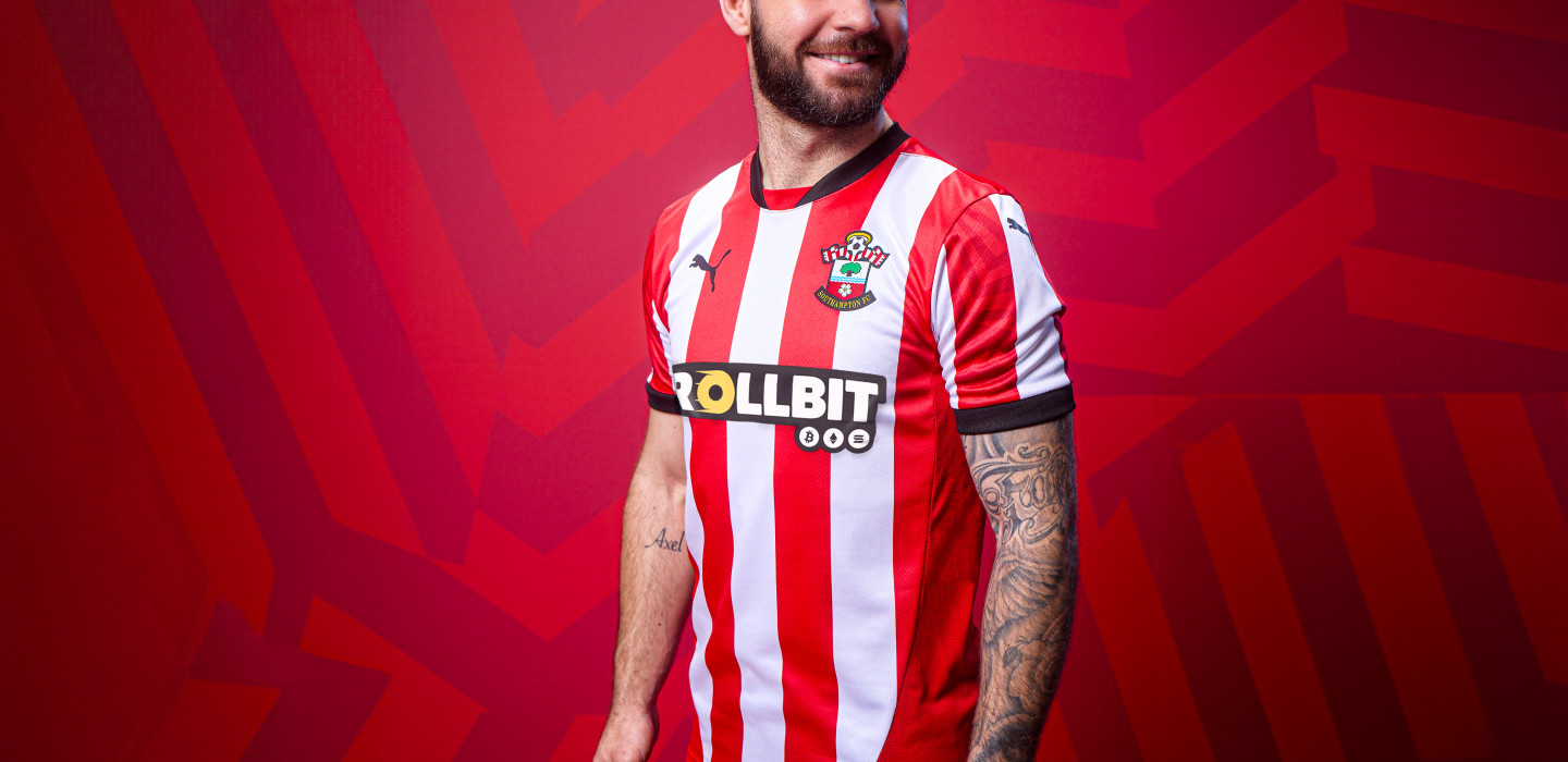2024-25/Marketing/2024-25 home kit/HOME_ADAM_ARMSTRONG_20240403_SFC_KITSHOOT_HOME_ADAM_ARMSTRONG_0026_ShirtSponsor_DoubleEdit_tsfhcm
