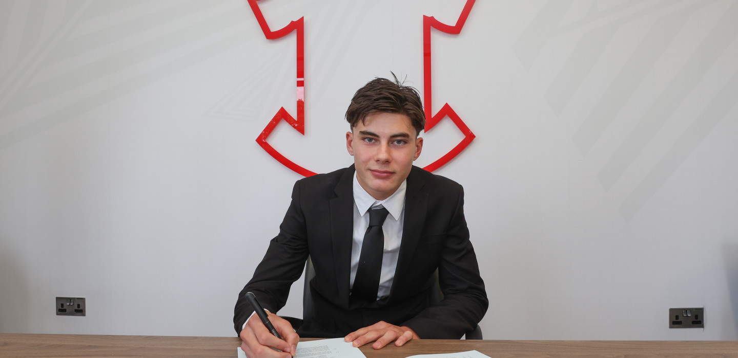 2024-25/U18s/Signings/Jay Robinson/Jay_Robinson_Signing0003A_kyzsn4