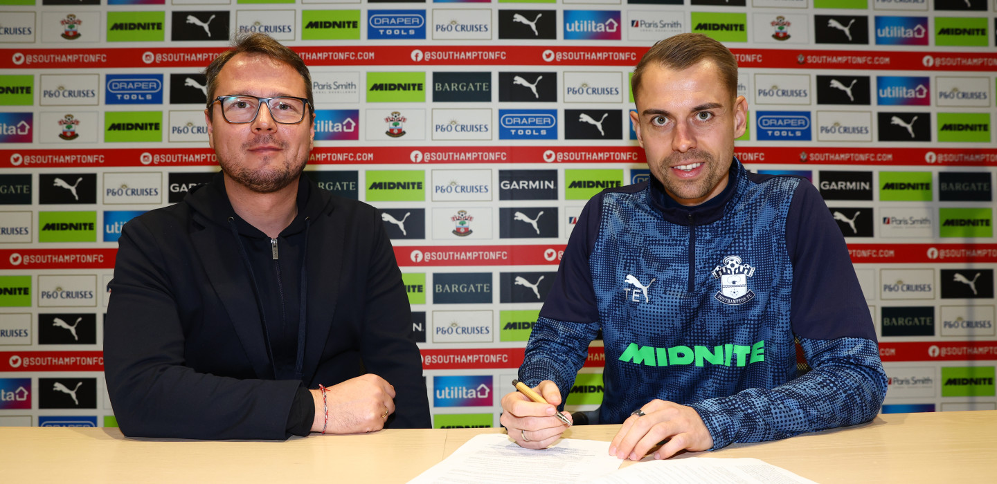 2025-26/Signings/Tonda Eckert/20251205_TondaEckert_004_r1xfsc