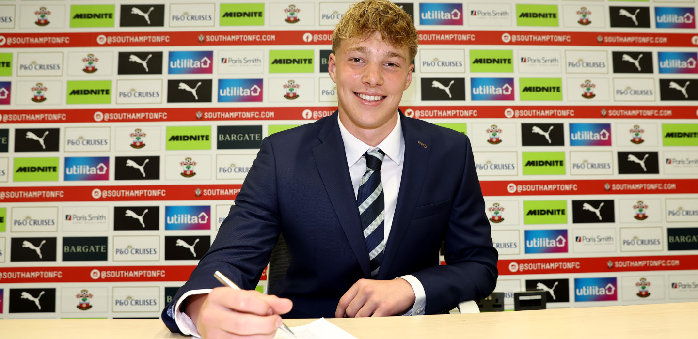 Dylan Moody signs first professional contract Southampton FC Official