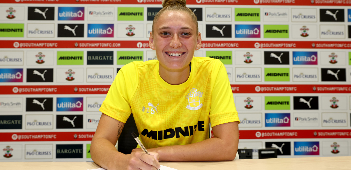 2025-26/Women's Team/Signings/Ellie Hack/20250717_EllieHack_001_yqws93