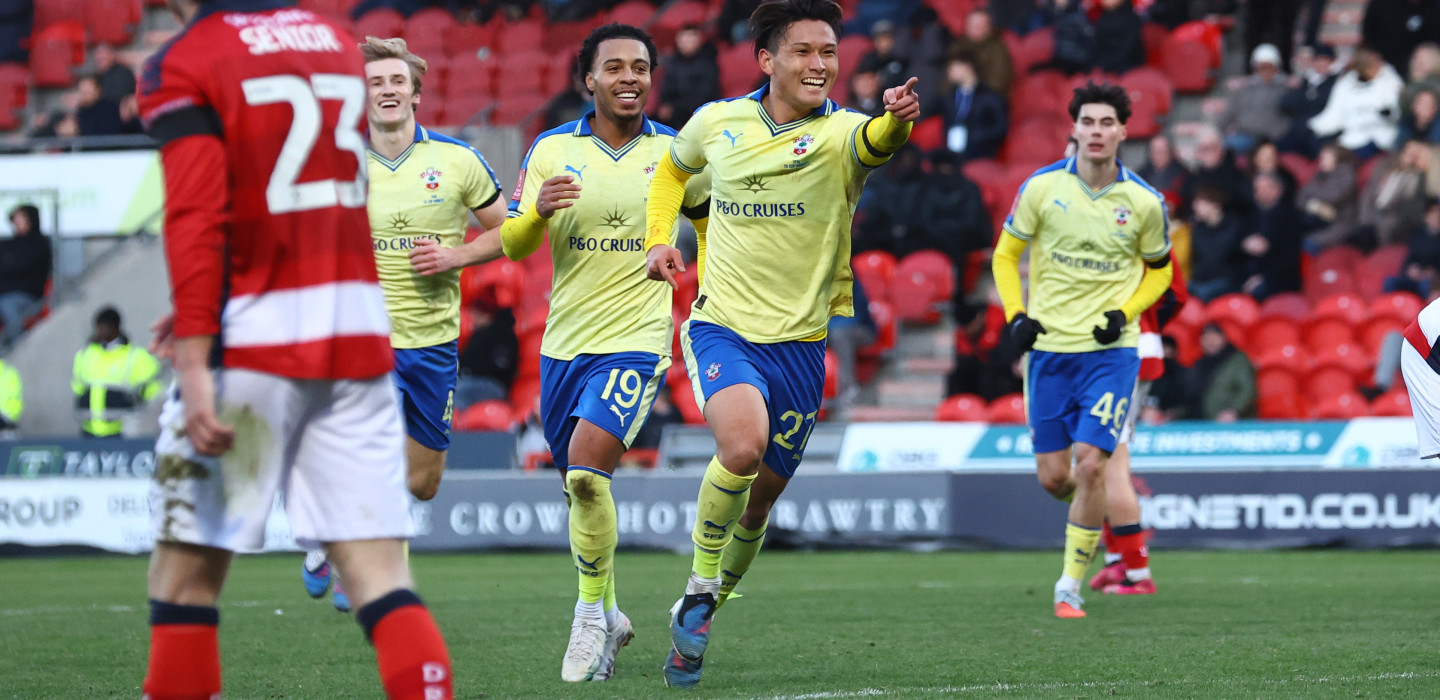 Live Matchday Images/2025-26/20260110 Doncaster Rovers vs Southampton/106A0043_LpPzsADj_20260110035106_csput2