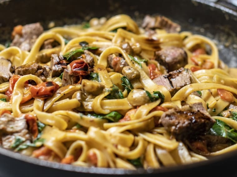 Paccheri al ragù napoletano