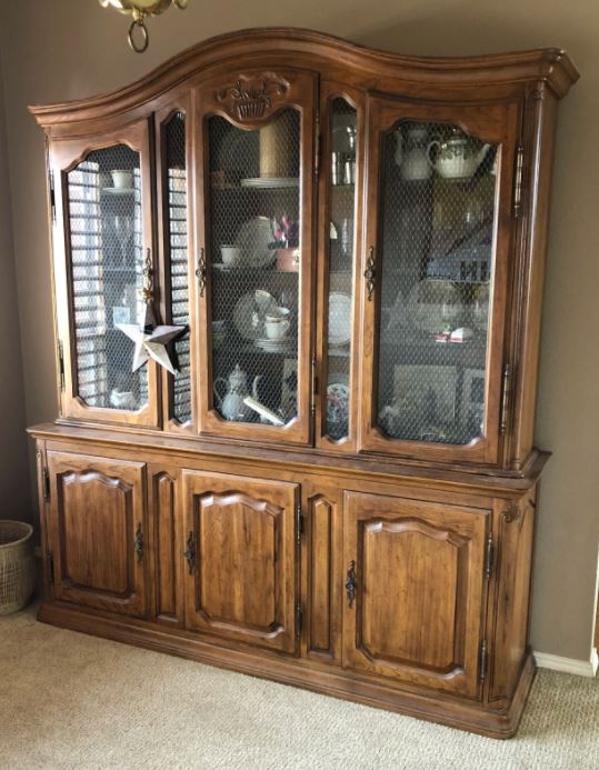 Customer Dining Hutch
