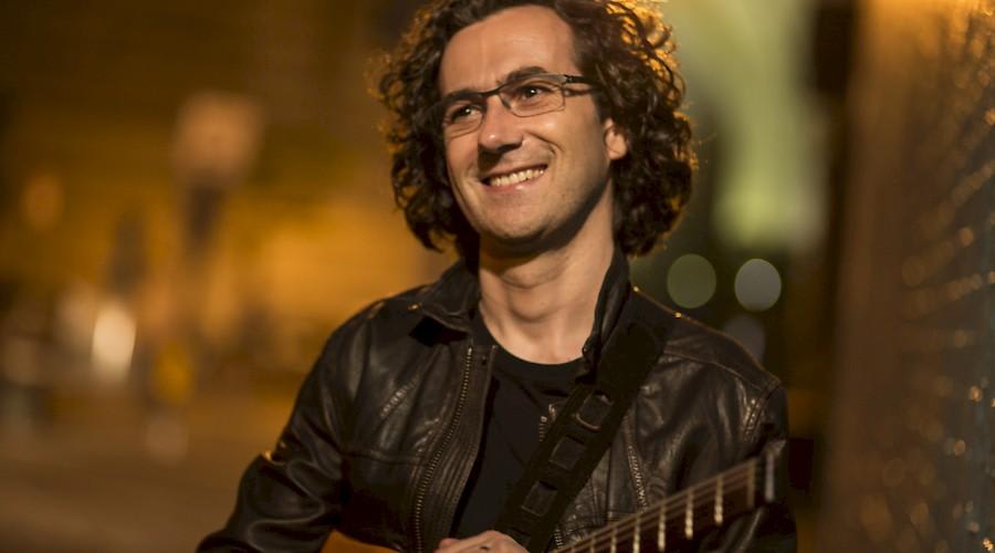 Oscar Peñas in concert