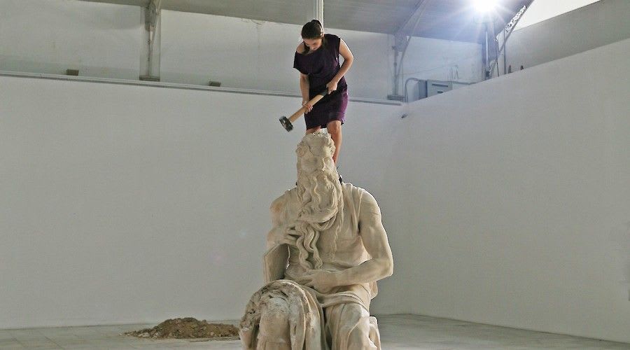 Cristina Lucas: Iluminaciones Profanas
