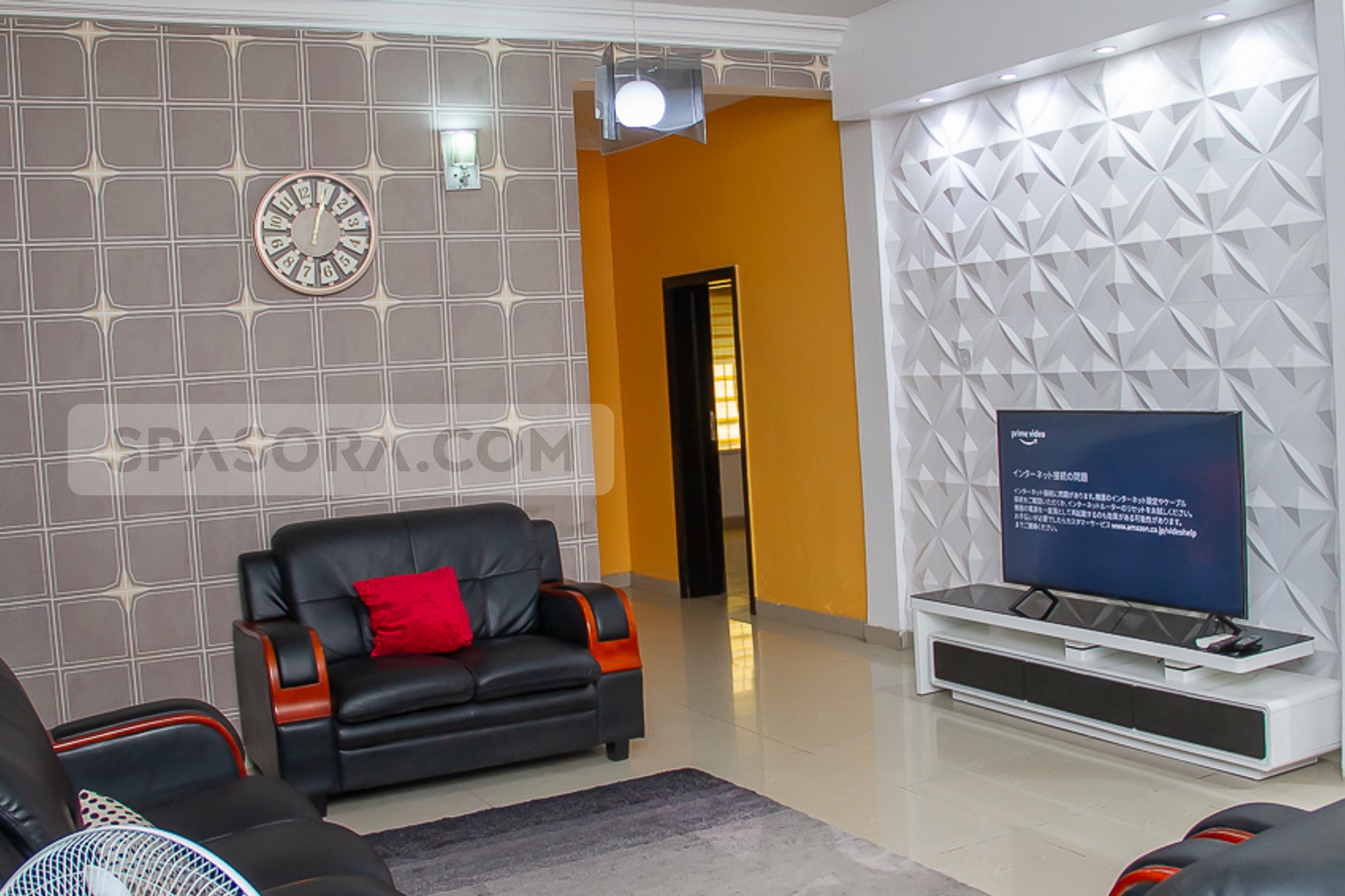 Spacious living room