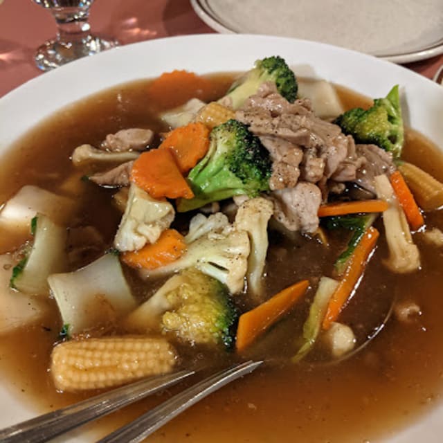 A plate of Thai stir-fried noodles with vegetables and slices of meat in a savory sauce, from Boa-Thong-Thai-Food-Restaurant in Vernon, BC.