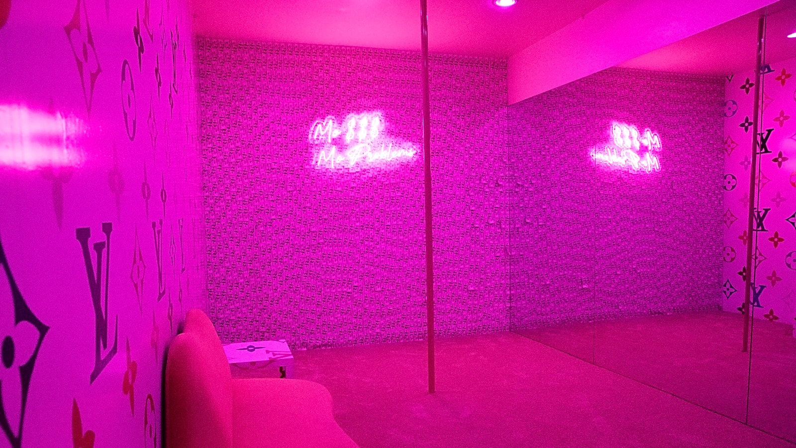 Pink Retro Money Louis Vuitton Room, 