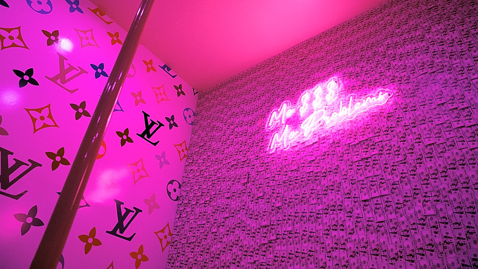 Pink Retro Money Louis Vuitton Room, 