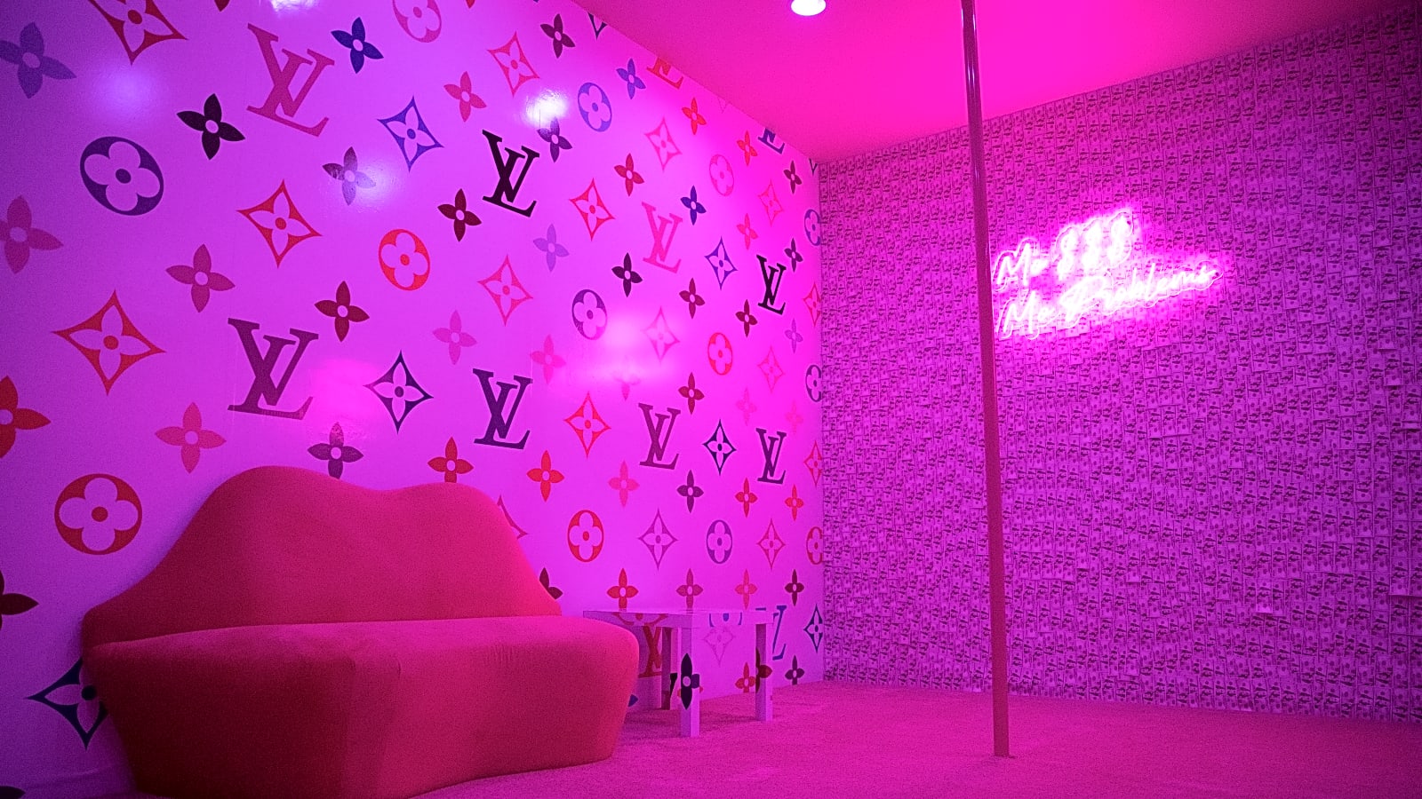 Pink Retro Money Louis Vuitton Room, 