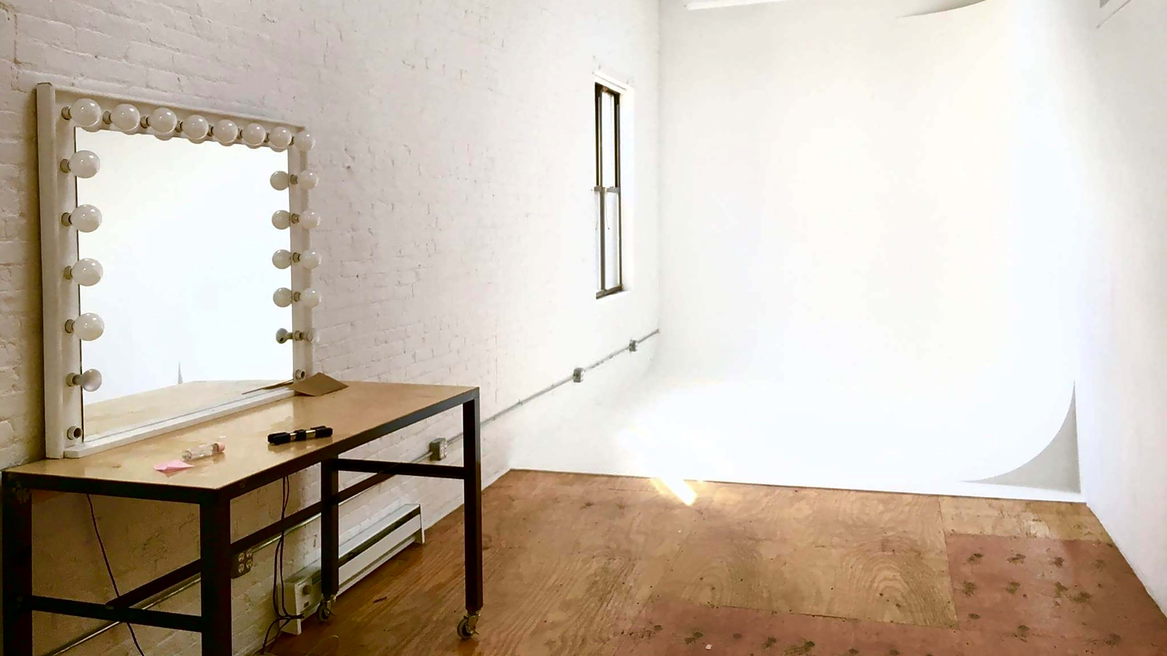 Daylight Studio With Cyclorama Wall New York Ny Rent It On Splacer