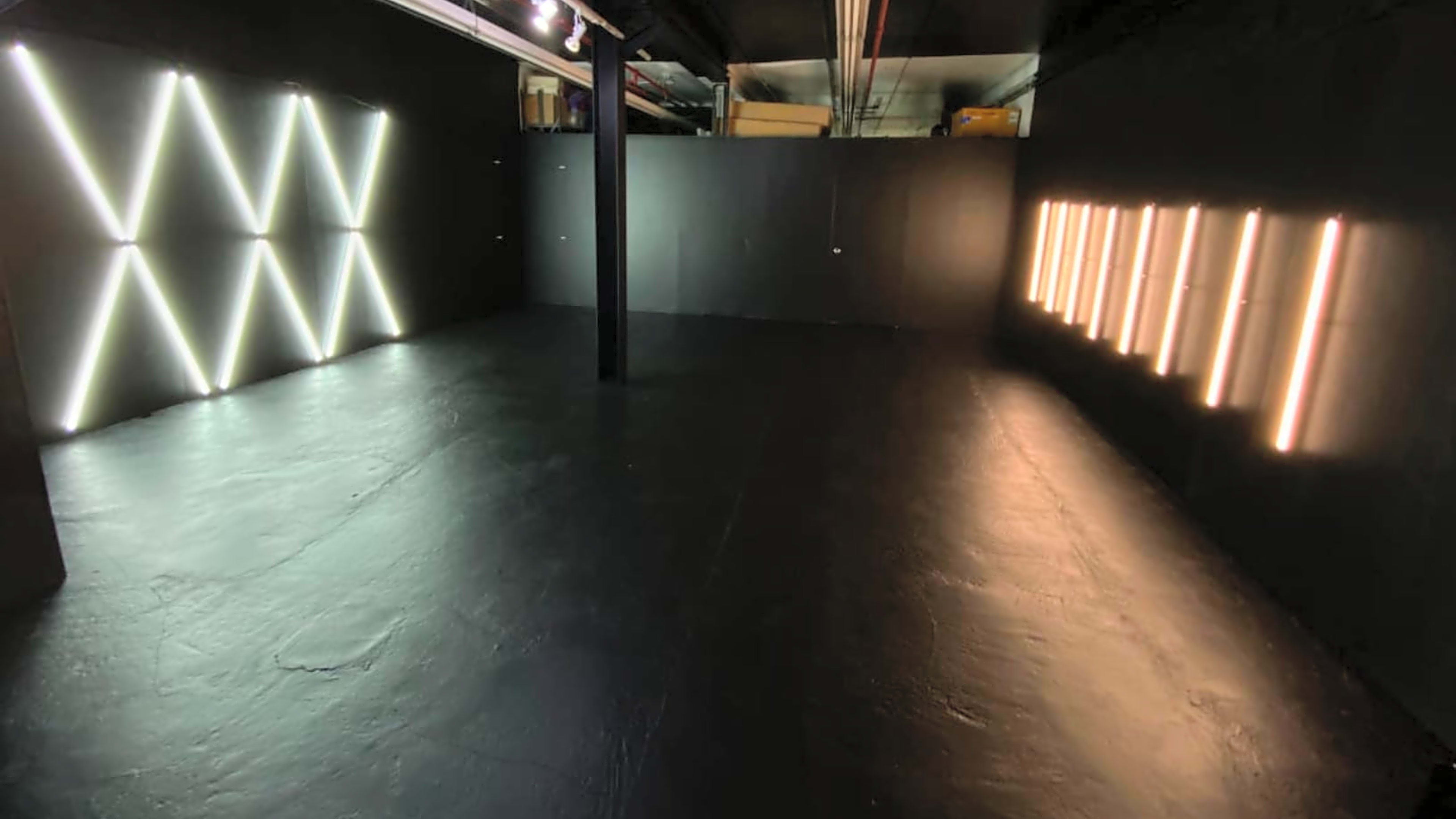 Blackout Studio With Light Installations New York Ny Rent It On Splacer