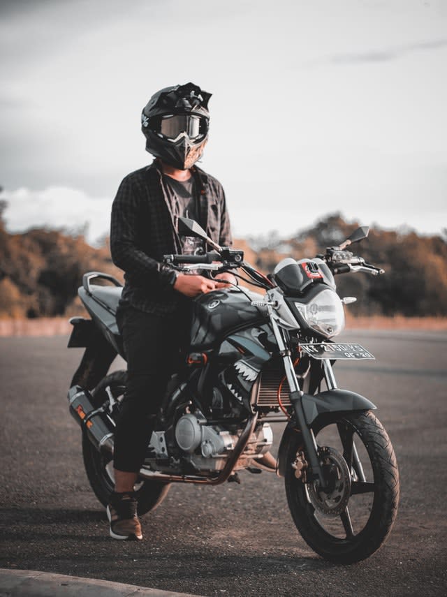 How to Choose a Motorcycle Helmet in 2021 | Sporty Journal 1 What should I look for when buying a motorcycle helmet