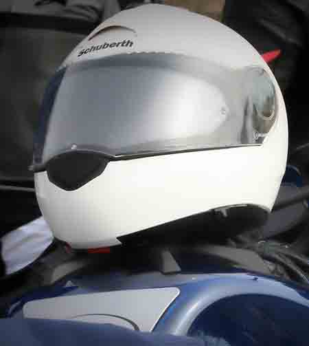 how to stop helmet from fogging up