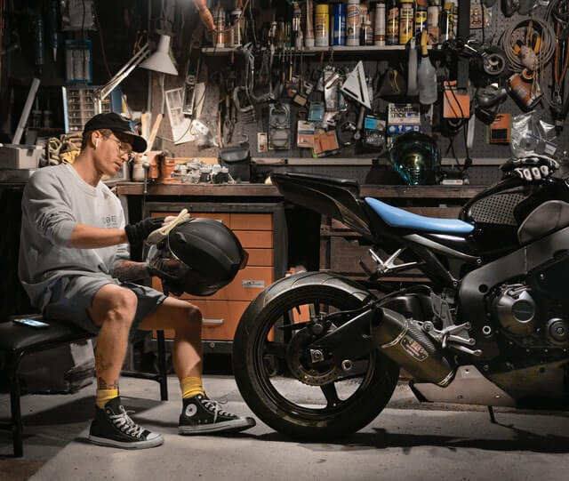 Learn How to Clean Motorcycle Helmet Like a Pro | Sporty Journal 1 how to clean a motorcycle helmet