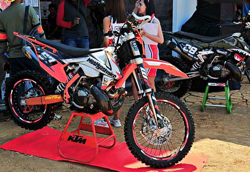 DIY Motorcycle Stands | Homemade Motorcycle Stand | Sporty Journal 1 homemade motorcycle stand