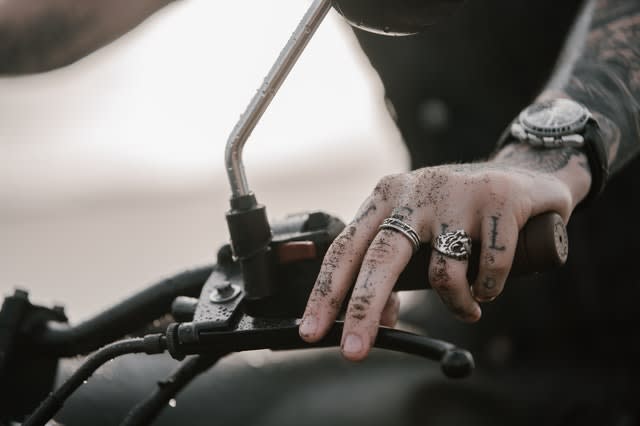 What are Shorty Levers? - Motorcycle Shorty Levers vs. Standard - Expert Guide 1 Motorcycle Shorty Levers