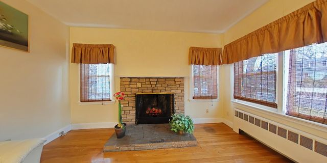 25 Harris Ave, Wellesley