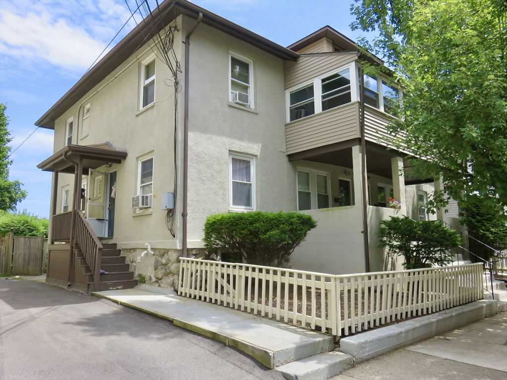 2 bed, 1 bath apartment for rent at 43 Rich St Unit 1, Banks Square