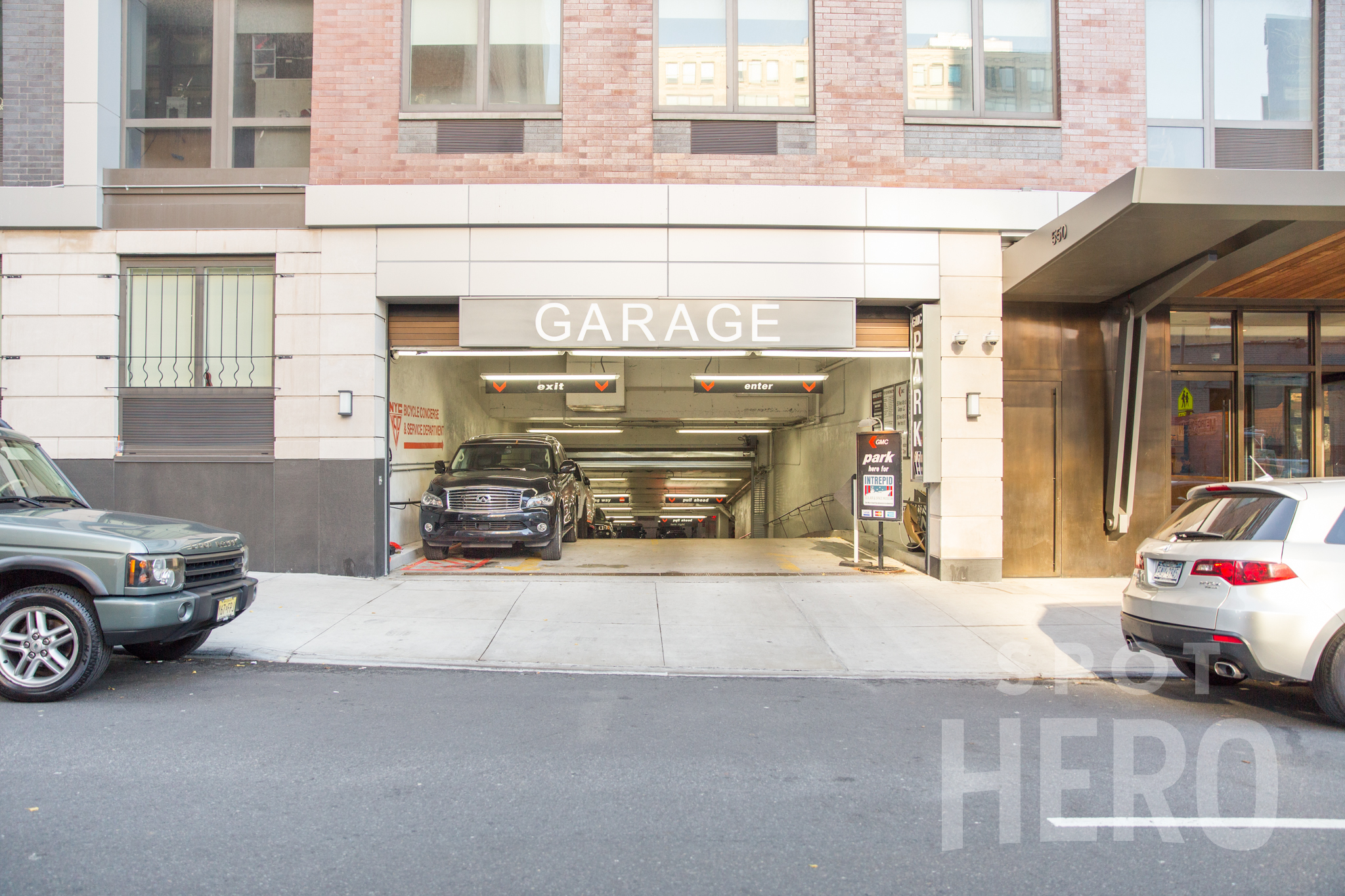 Photo of 550 W 45th St. - Valet