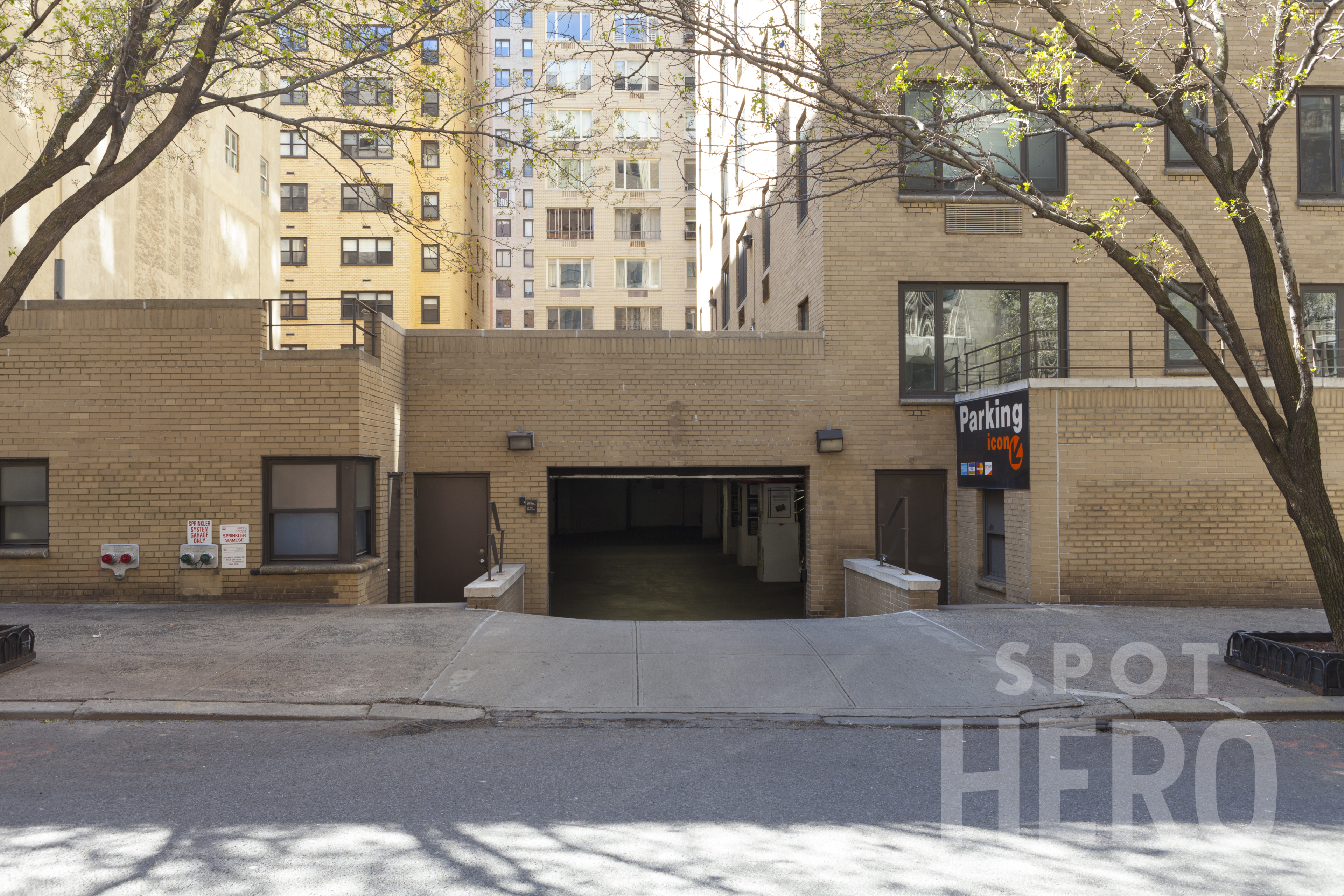 Photo of 10 E 87th St. - (1056 5th Ave) Valet Garage