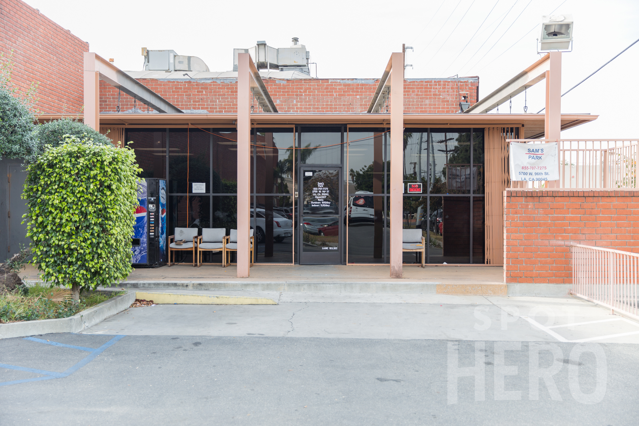 Photo of Sam's Park LAX - Covered Curbside Valet